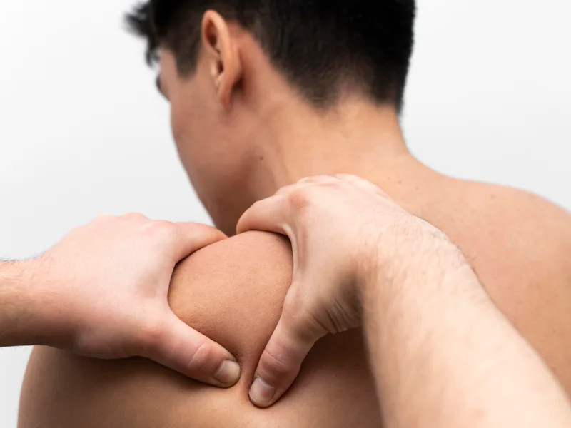 Chiropractic care for rotator cuff injury at Embrun Chiropractic Clinic in Embrun